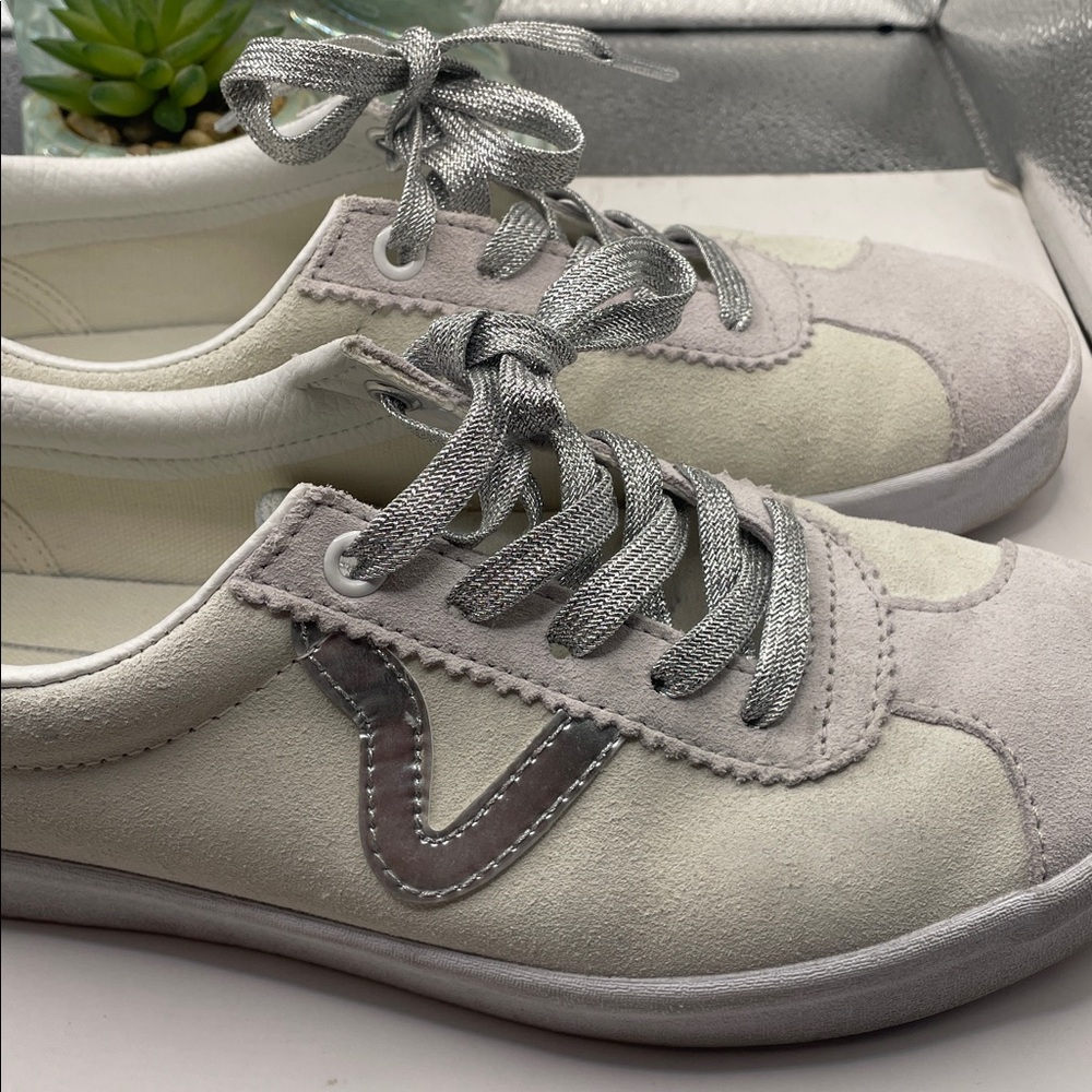 Vans Women's Sneakers with Silver Laces